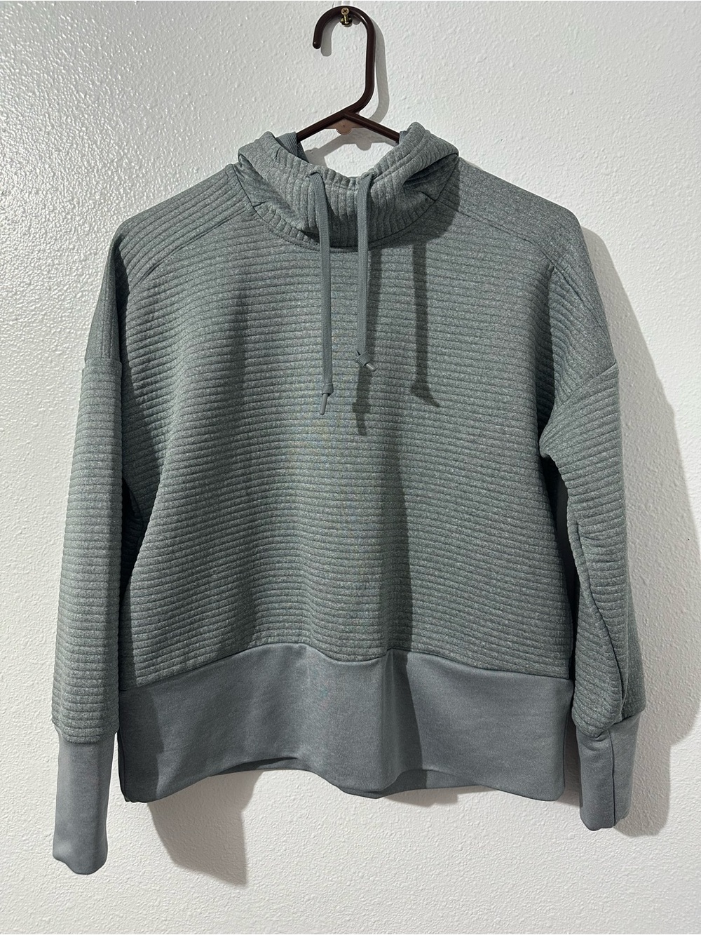 Nike Dri-Fit Hoodie Womens Small Gray Ribbed Hooded Sweatshirt Pullover Cropped